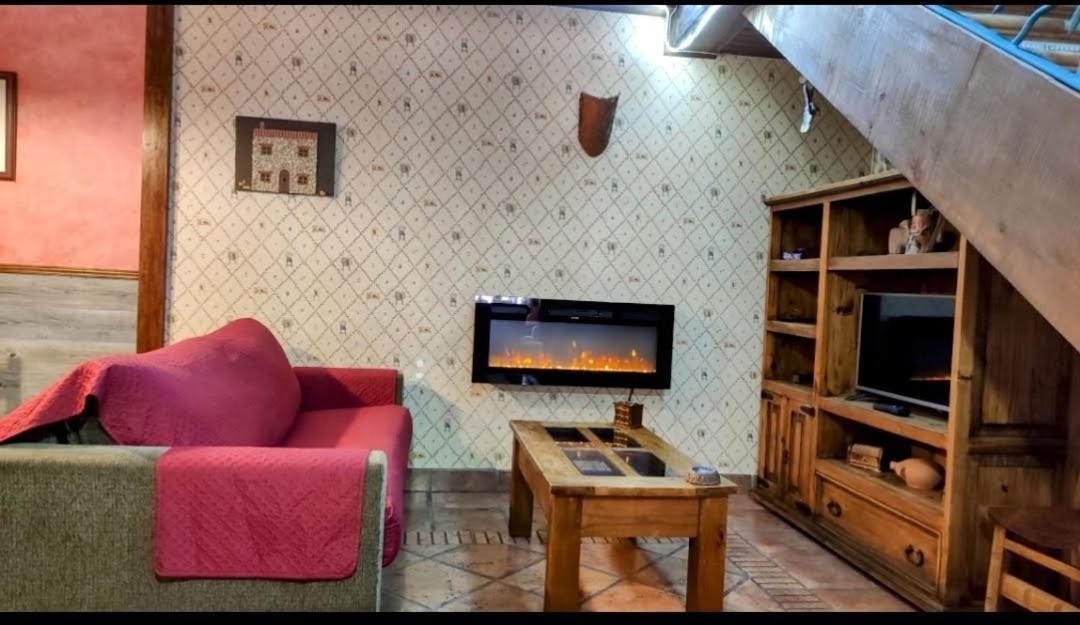 Ruralrut-El Tiemblo Wifi, Cabina De Hidromasaje, Aire Acondicionado Y A Pocos Metros De Zonas De Bano Naturales מראה חיצוני תמונה